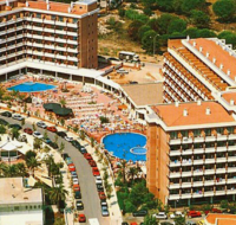 CALIFORNIA GARDEN HOTEL & APARTMENTS